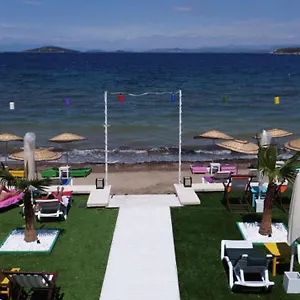 https://neo-beach-hotel-cunda.aegeanhotels.net